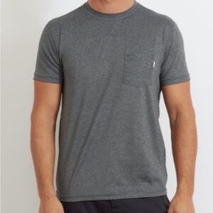 🎉NWOT! Vuori Trade Wind Gray Front Pocket Per Short Sleeve Tee!